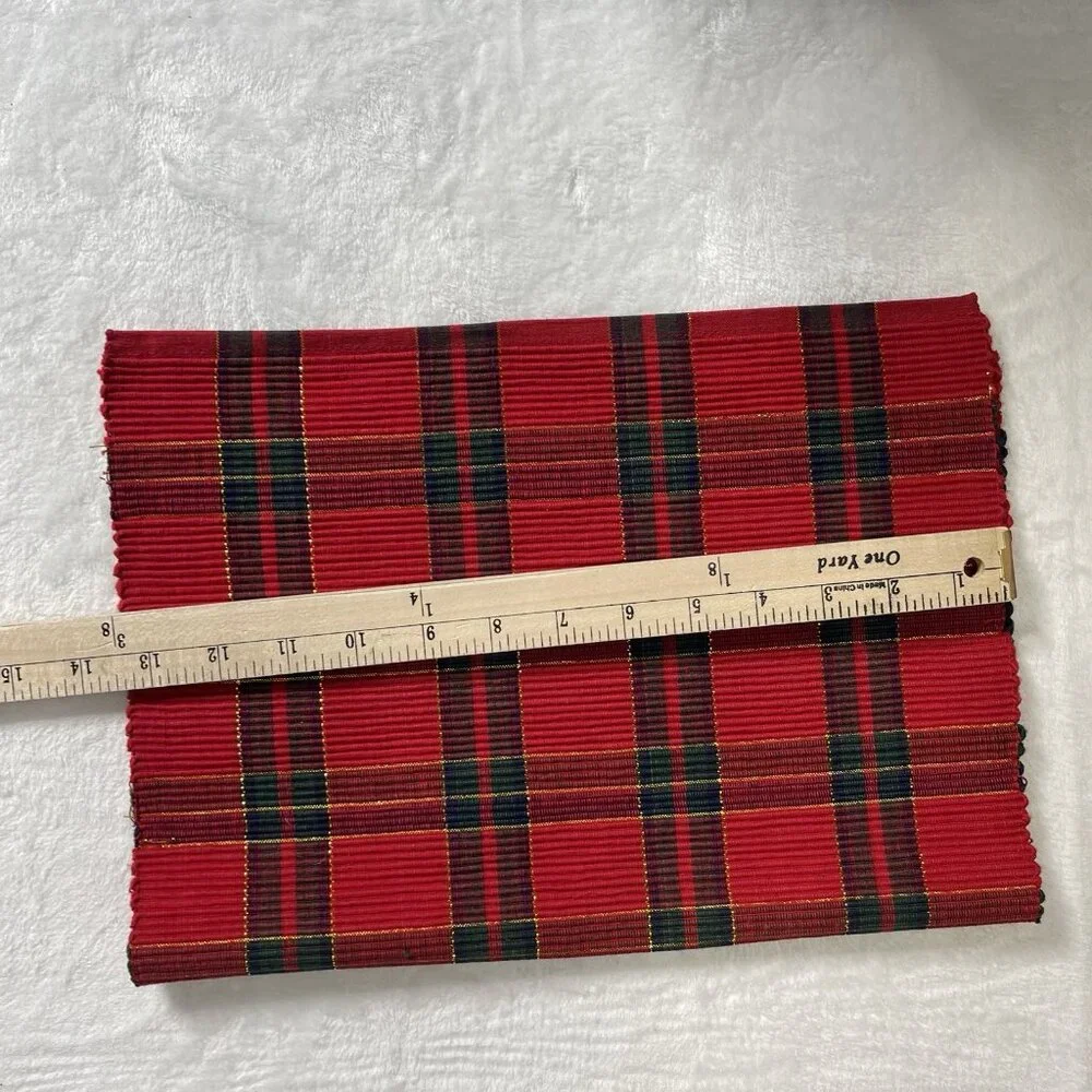 Bed Bath & Beyond Christmas Red & Green 6‎ Cloth Placemats & 8 Matching Napkins